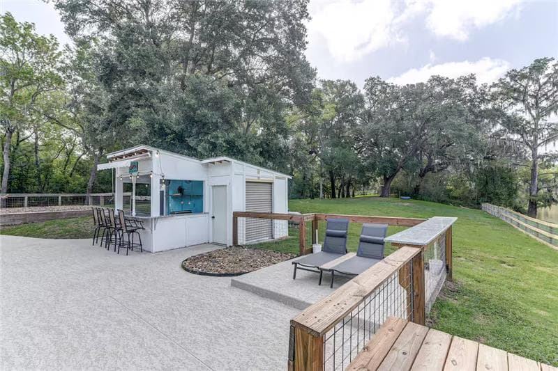 Still Waters Pool house - Image 9